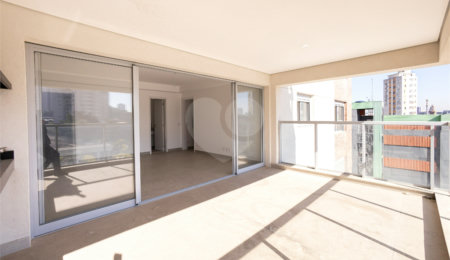 Apartamento à venda com 3 quartos, sendo 1 suíte,  em Vila Sofia, São Paulo, SP