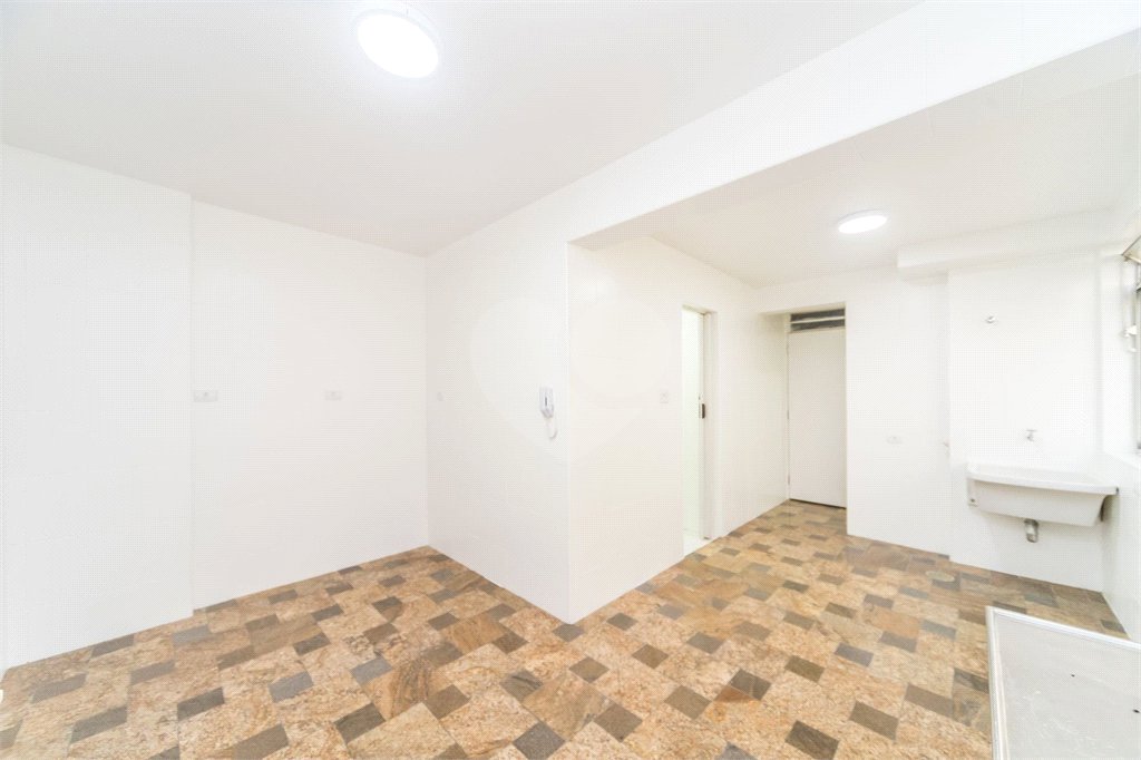 Apartamento à venda com 3 quartos, sendo 1 suíte, em Itaim Bibi, São Paulo, SP
