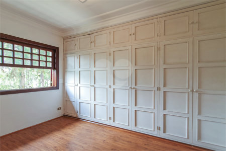 Casa à venda com 4 quartos, sendo 3 suítes,  no condomínio Vila das Flores, São Paulo - SP