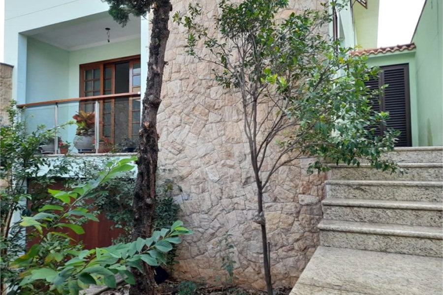 Sobrado à venda com 3 suítes em Vila Romero, São Paulo, SP