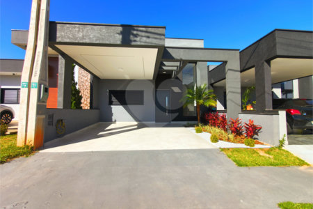 Casa à venda com 3 quartos, sendo 1 suíte, no condomínio Horto Florestal Villagio, Sorocaba - SP