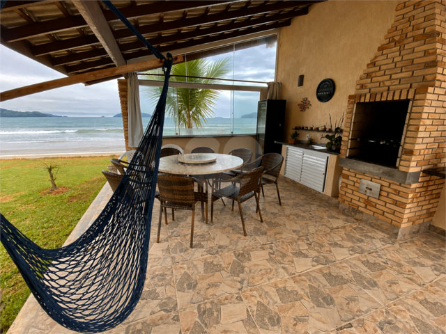Casa à venda com 6 quartos, sendo 4 suítes,  em Maranduba, Ubatuba, SP