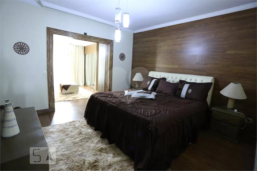 Sobrado à venda com 6 quartos, sendo 5 suítes, em Vila Paranaguá, São Paulo, SP