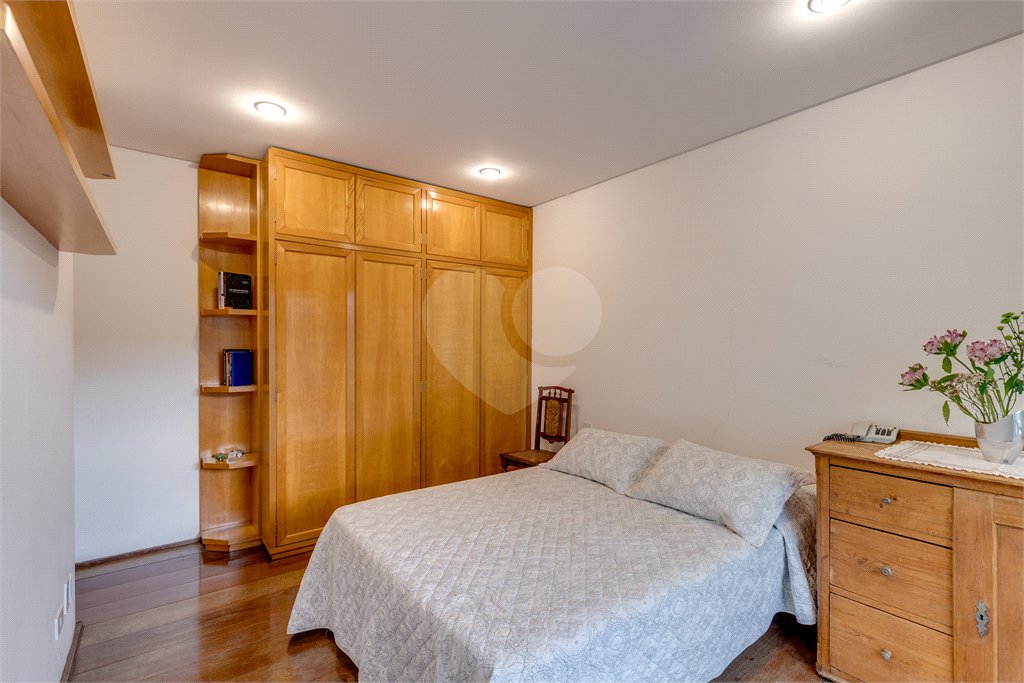 Casa à venda com 5 quartos, sendo 4 suítes, em Alto da Boa Vista, São Paulo, SP