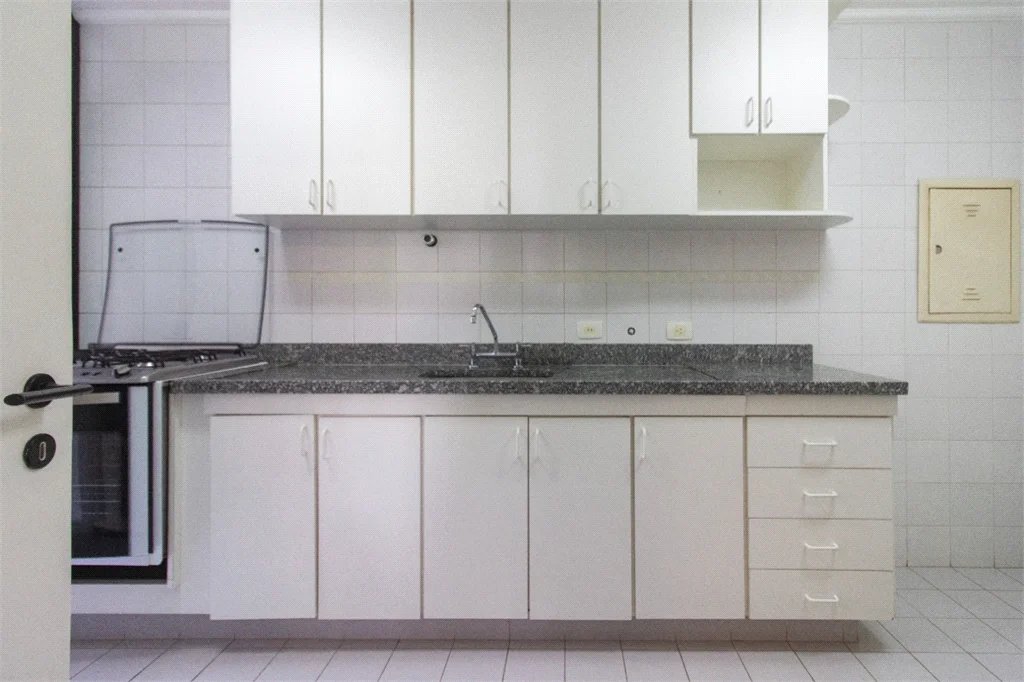 Apartamento à venda com 3 quartos, sendo 2 suítes,  em Vila Andrade, São Paulo, SP
