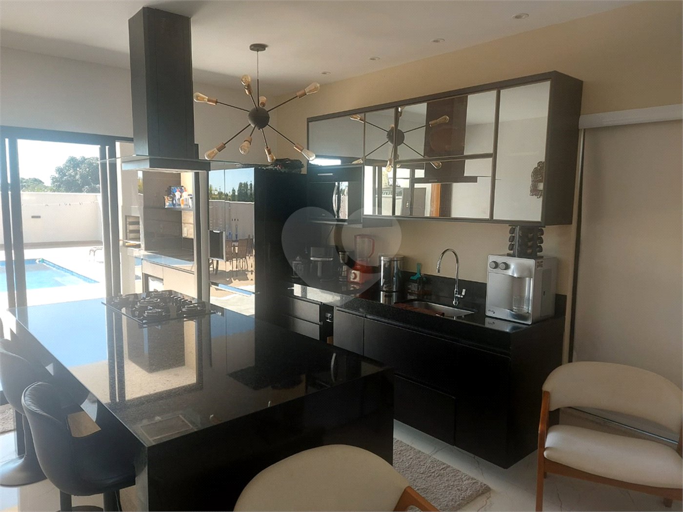 Casa à venda com 4 quartos, sendo 3 suítes, em Ogiva, Cabo Frio, RJ