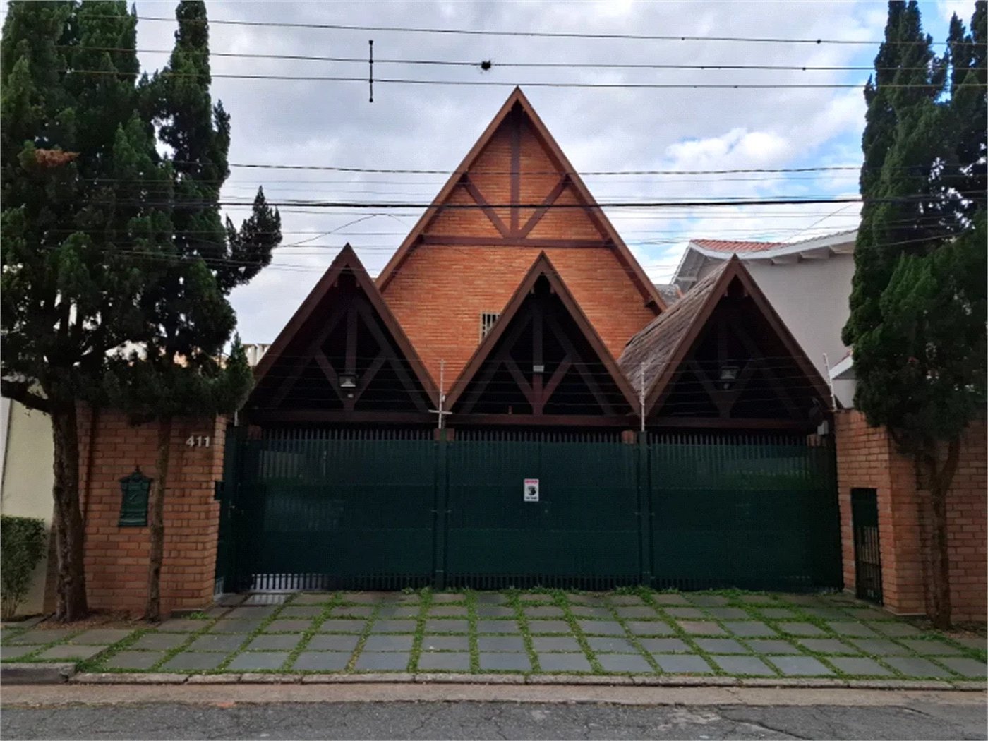 Sobrado à venda com 4 quartos, sendo 2 suítes, em Jardim Leonor, São Paulo, SP
