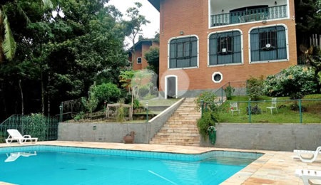 Casa à venda com 5 quartos, sendo 4 suítes,  em Roseira, Mairiporã, SP