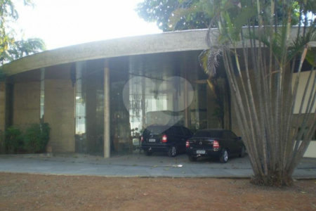 Sobrado à venda com 7 quartos, sendo 4 suítes, em Jardim Petrópolis, São Paulo, SP