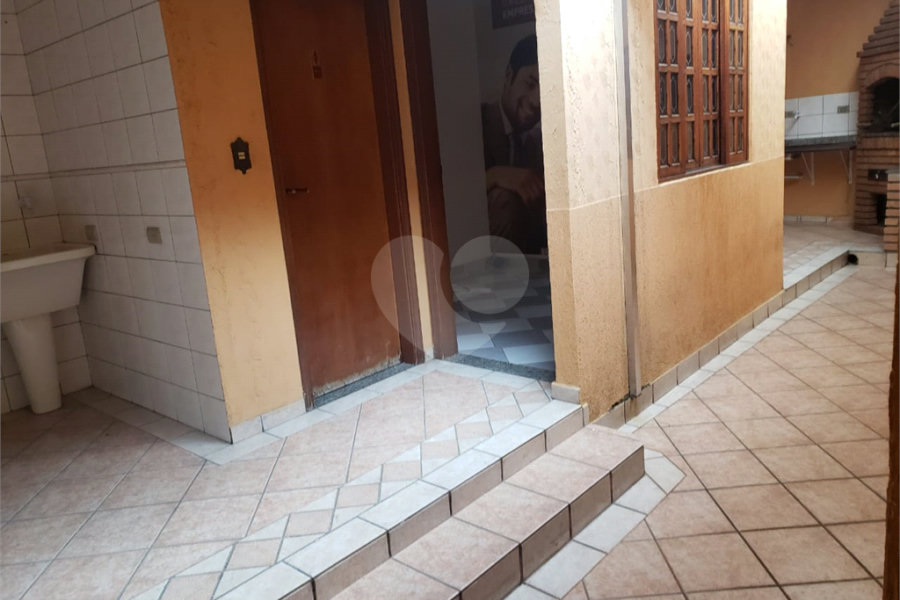 Casa à venda com 5 quartos, sendo 3 suítes,  em Vila Galvão, Guarulhos, SP