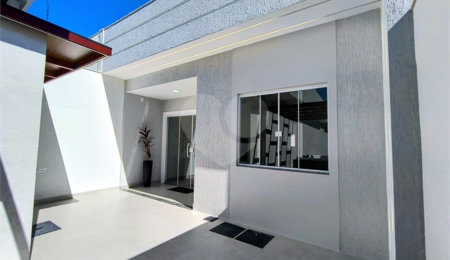 Casa à venda com 2 quartos, sendo 1 suíte, em Guriri, Cabo Frio, RJ
