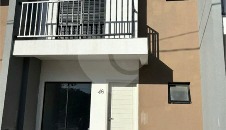 Casa à venda com 3 quartos, sendo 1 suíte, no condomínio Marselha IV, São Roque - SP