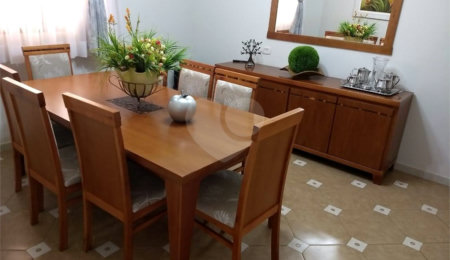 Casa à venda com 4 quartos, sendo 2 suítes,  em Vila Petrópolis, Atibaia, SP