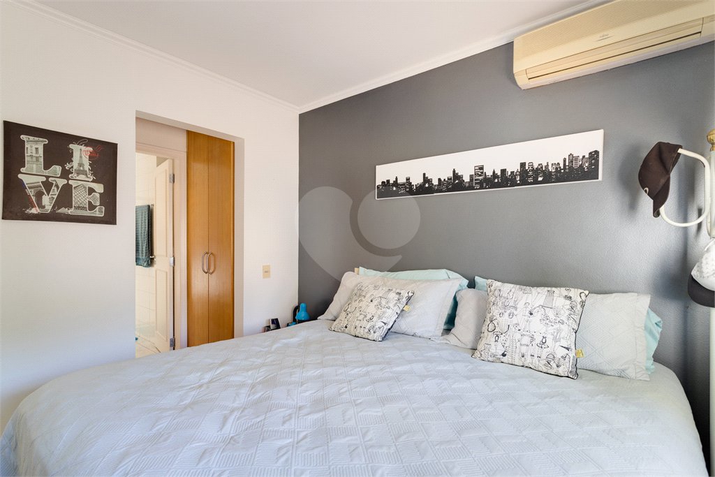 Casa à venda com 4 quartos, sendo 2 suítes, no condomínio Villa Franz Schubert, São Paulo - SP