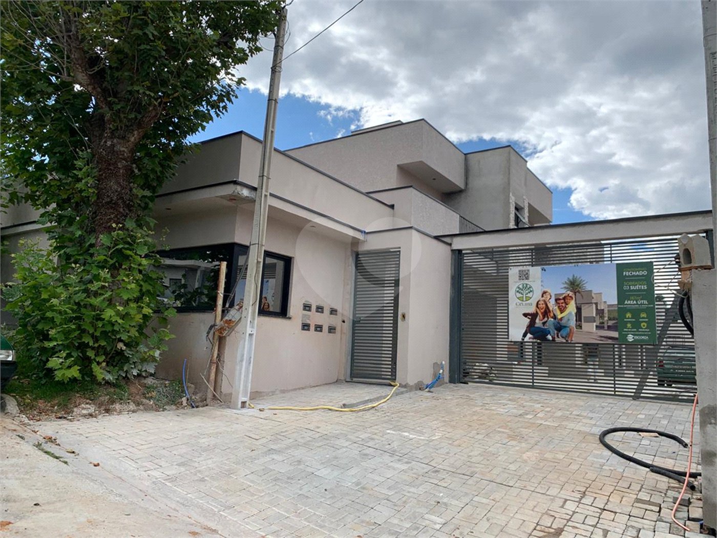 Casa à venda com 3 suítes no condomínio Residencial Celina, Atibaia - SP