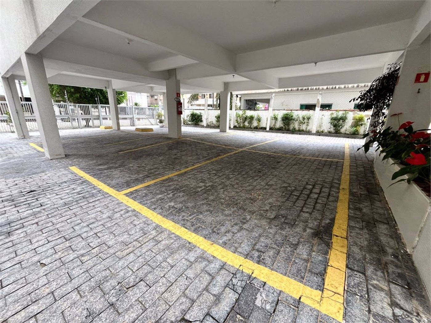 Apartamento Residencial à venda, Enseada, Guarujá - AP0481.