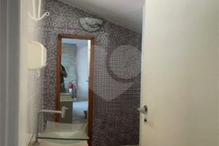 Casa comercial com 300m², 5 quartos, 2 vagas, para locação no Campo Belo!