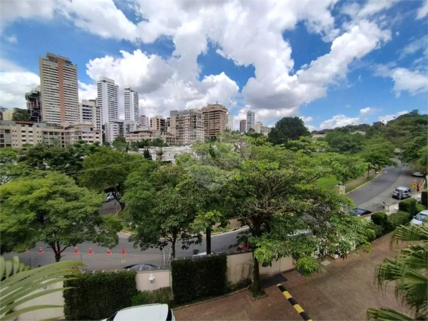 Casa à venda ou para alugar com 4 suítes no condomínio Solares Vila Europa, São Paulo - SP
