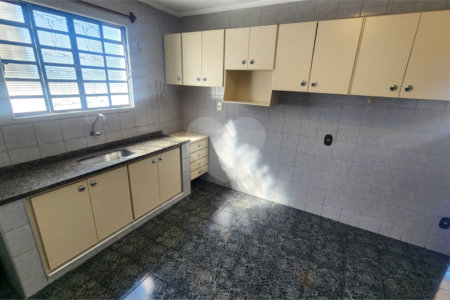 Casa à venda com 3 quartos em Vila Ramaciotti, Valinhos, SP