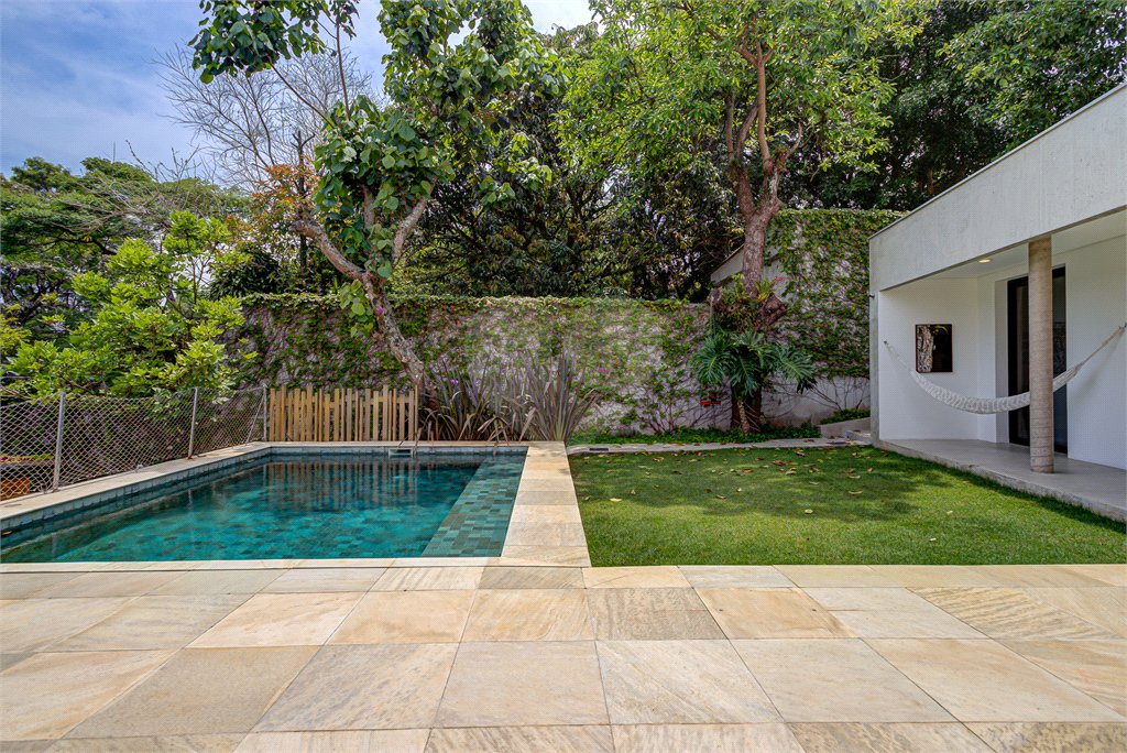 Casa à venda com 3 suítes em Alto da Boa Vista, São Paulo, SP