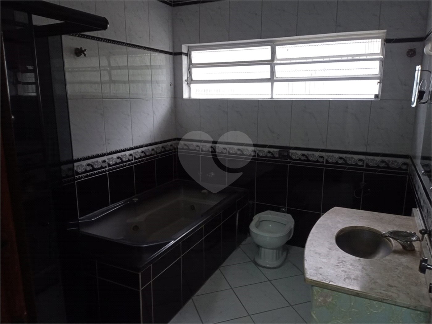 Casa Térrea à venda ou para alugar com 3 quartos, sendo 1 suíte, em Caxingui, São Paulo, SP