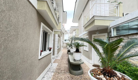 Casa à venda com 3 quartos, sendo 1 suíte,  no condomínio Villagio Tramway, São Paulo - SP