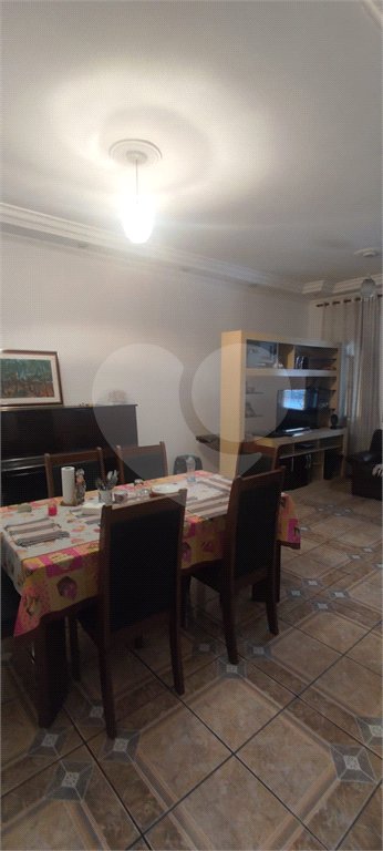 Sobrado à venda com 6 quartos, sendo 1 suíte, em Vila Acoreana, Poá, SP