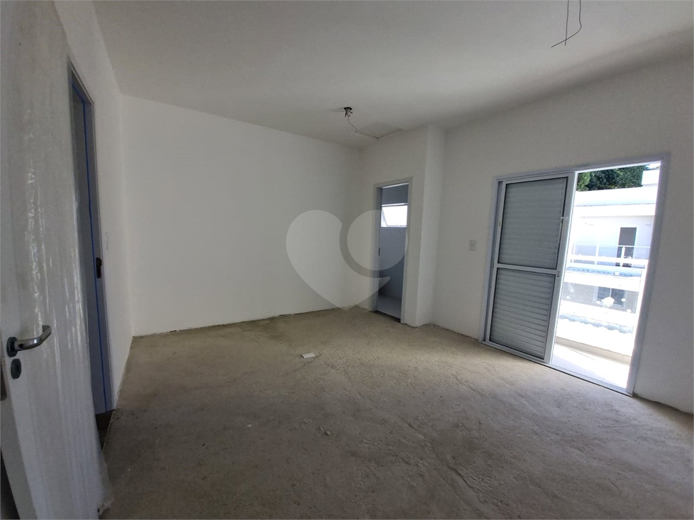 Casa à venda com 3 quartos, sendo 1 suíte, no condomínio Residencial Américo Figueiredo, Sorocaba - SP