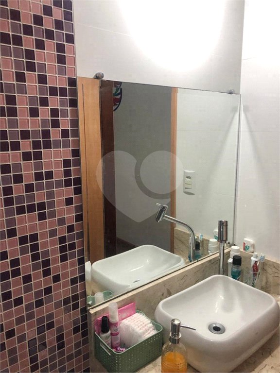 Casa à venda com 3 quartos, sendo 1 suíte, no condomínio Residencial Sabará, São Paulo - SP