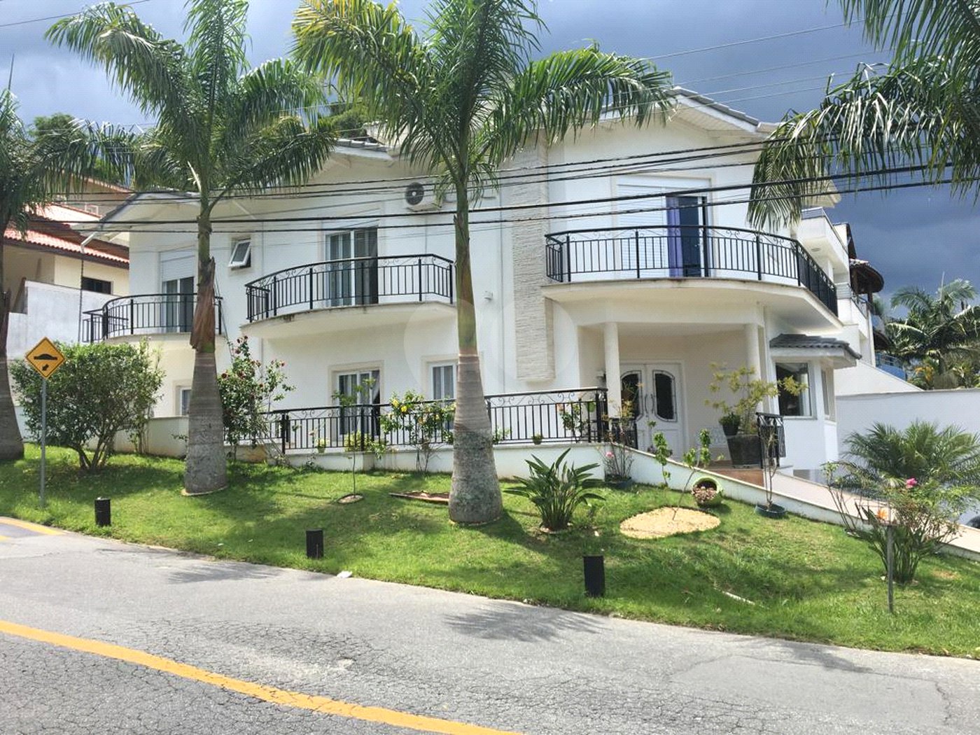 Casa à venda com 3 suítes no condomínio Aruã, Mogi das Cruzes - SP
