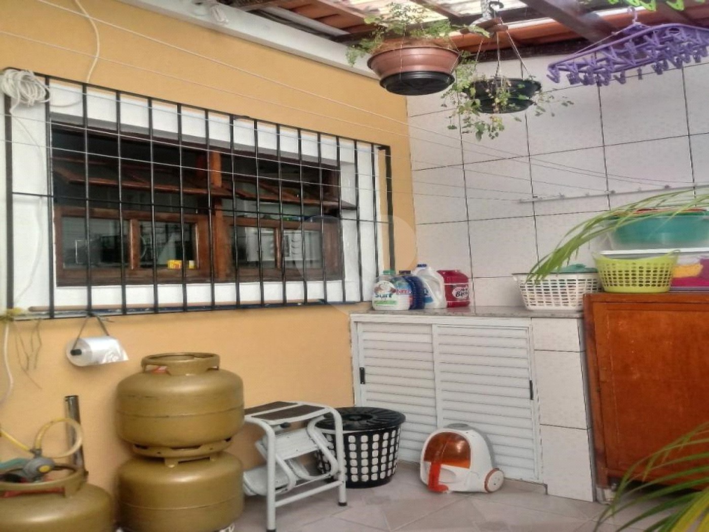 Casa à venda com 3 quartos, sendo 1 suíte, no condomínio Alcides Moreira, São Paulo - SP