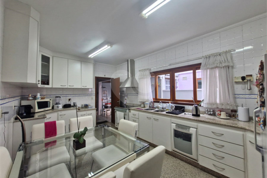 Casa à venda com 3 suítes no condomínio Residencial Jardim França, São Paulo - SP