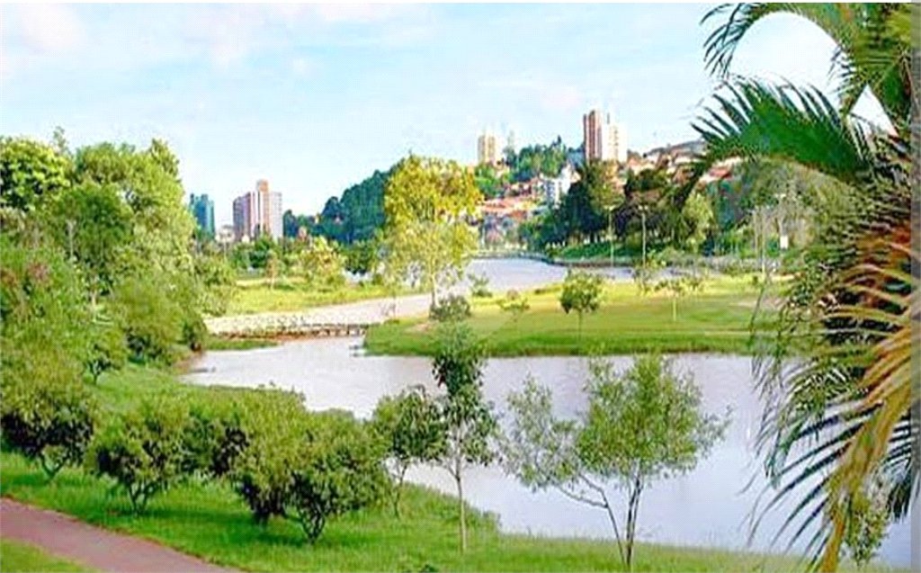 Casa de Vila à venda com 5 quartos em Jardim Santa Lúcia, Bragança Paulista, SP