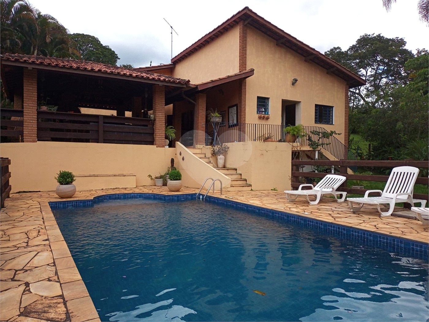 Casa à venda com 3 quartos, sendo 1 suíte, no condomínio Vale da Santa Fé, Vinhedo - SP