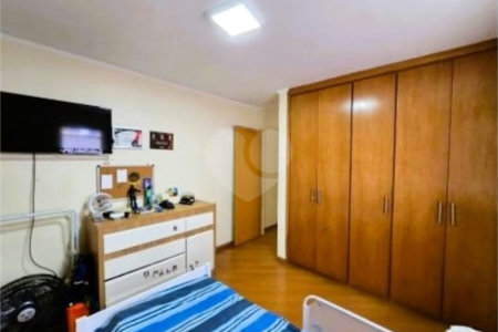 Sobrado à venda com 3 quartos, sendo 1 suíte, em Jardim Centenário, São Paulo, SP