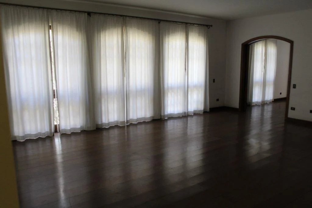 Casa Térrea à venda ou para alugar com 6 suítes em Vila Tramontano, São Paulo, SP