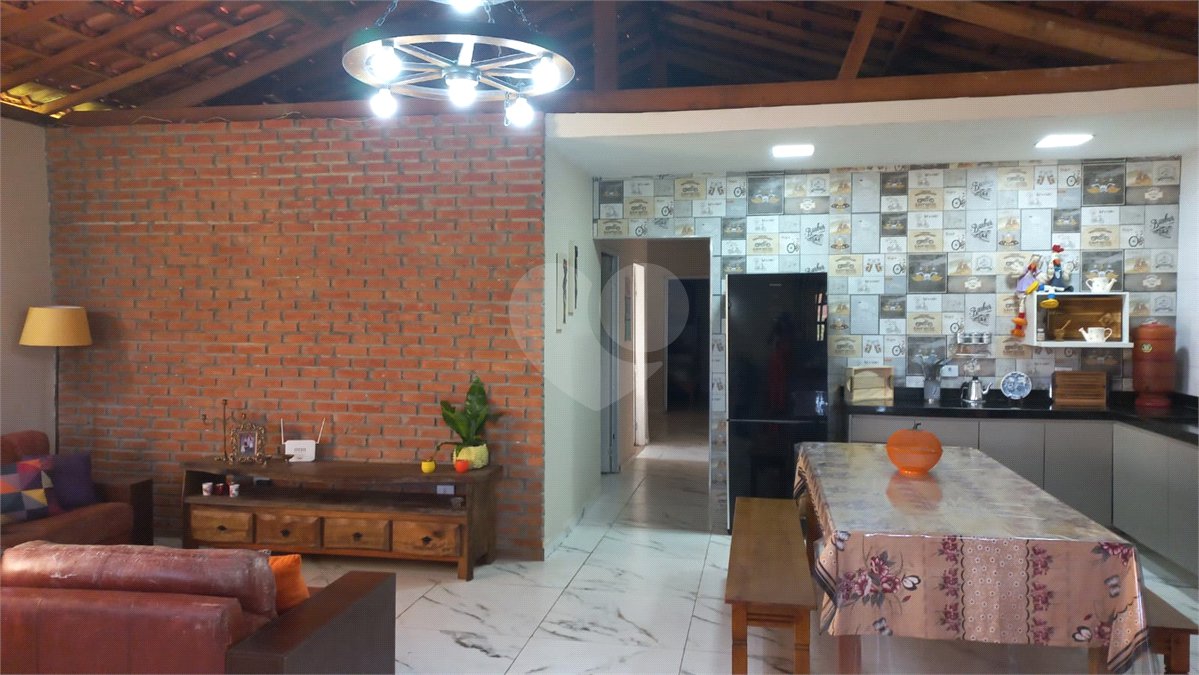 Chácara à venda com 4 quartos, sendo 1 suíte,  em Loteamento Quinta da Mata, Ibiúna, SP