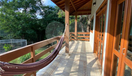 Casa à venda com 5 quartos, sendo 2 suítes,  no condomínio Capela do Barreiro, Itatiba - SP