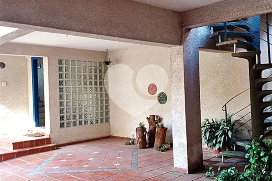 Sobrado à venda com 4 quartos, sendo 3 suítes, em Tremembé, São Paulo, SP