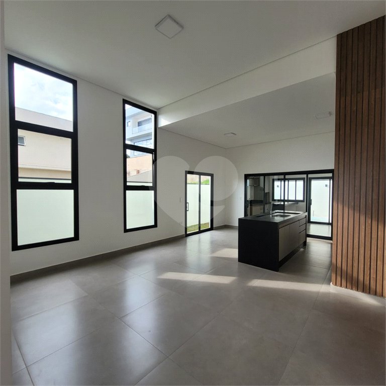 Casa à venda com 3 quartos, sendo 1 suíte, no condomínio Residencial Lagos D Icarai, Salto - SP