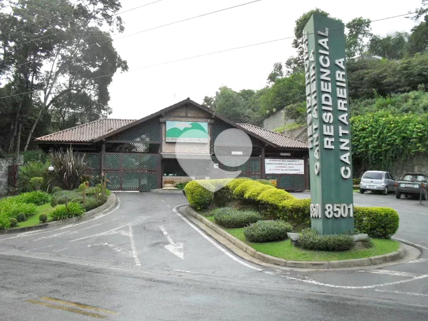 Casa à venda com 4 quartos, sendo 3 suítes, no condomínio Cantareira, Mairiporã - SP