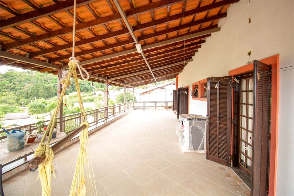 Casa à venda com 3 quartos, sendo 1 suíte,  em Alto da Serra (mailasqui), São Roque, SP