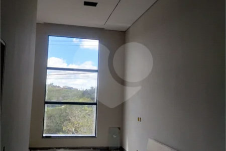 Casa em Atibaia com 3 dormitórios (1 suíte), sala 2 ambientes, piscina, 2 vagas de garagem, aceita financiamento