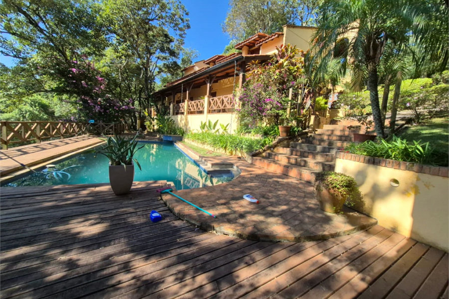Casa à venda com 3 quartos, sendo 1 suíte, no condomínio Parque Petrópolis 4 Secção, Mairiporã - SP