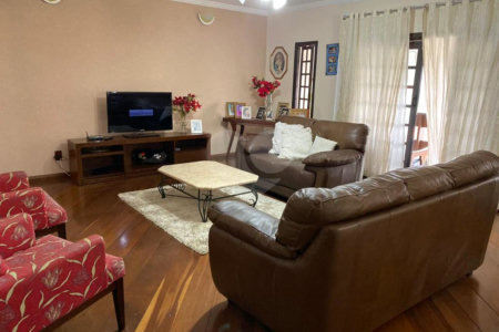 Casa à venda com 4 quartos, sendo 1 suíte, no Centro, Bom Jesus dos Perdões, SP