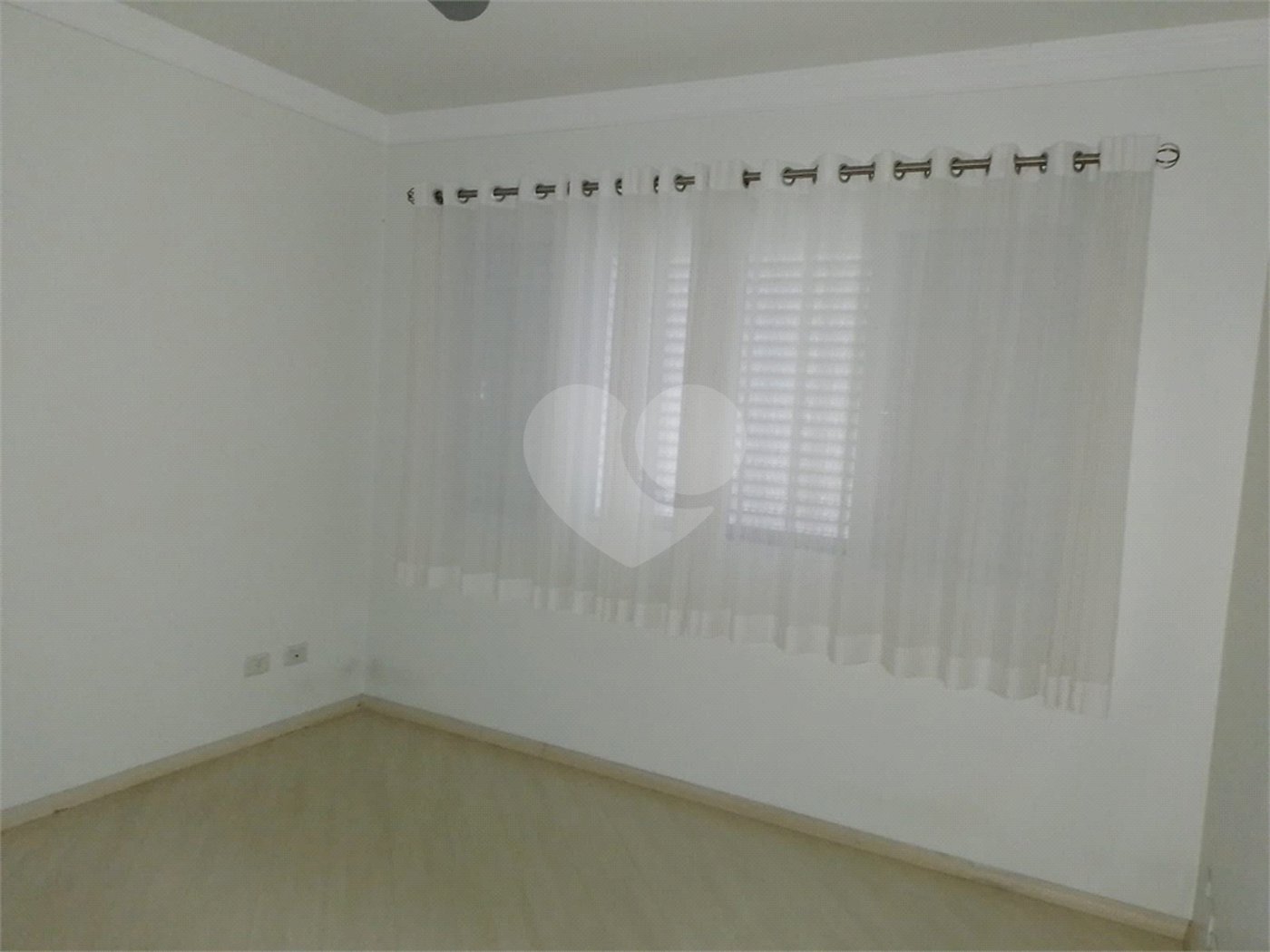 Casa à venda com 4 quartos, sendo 2 suítes,  em Vila Santista, Atibaia, SP