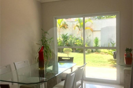 Sobrado à venda com 4 suítes em Vila Oliveira, Mogi das Cruzes, SP