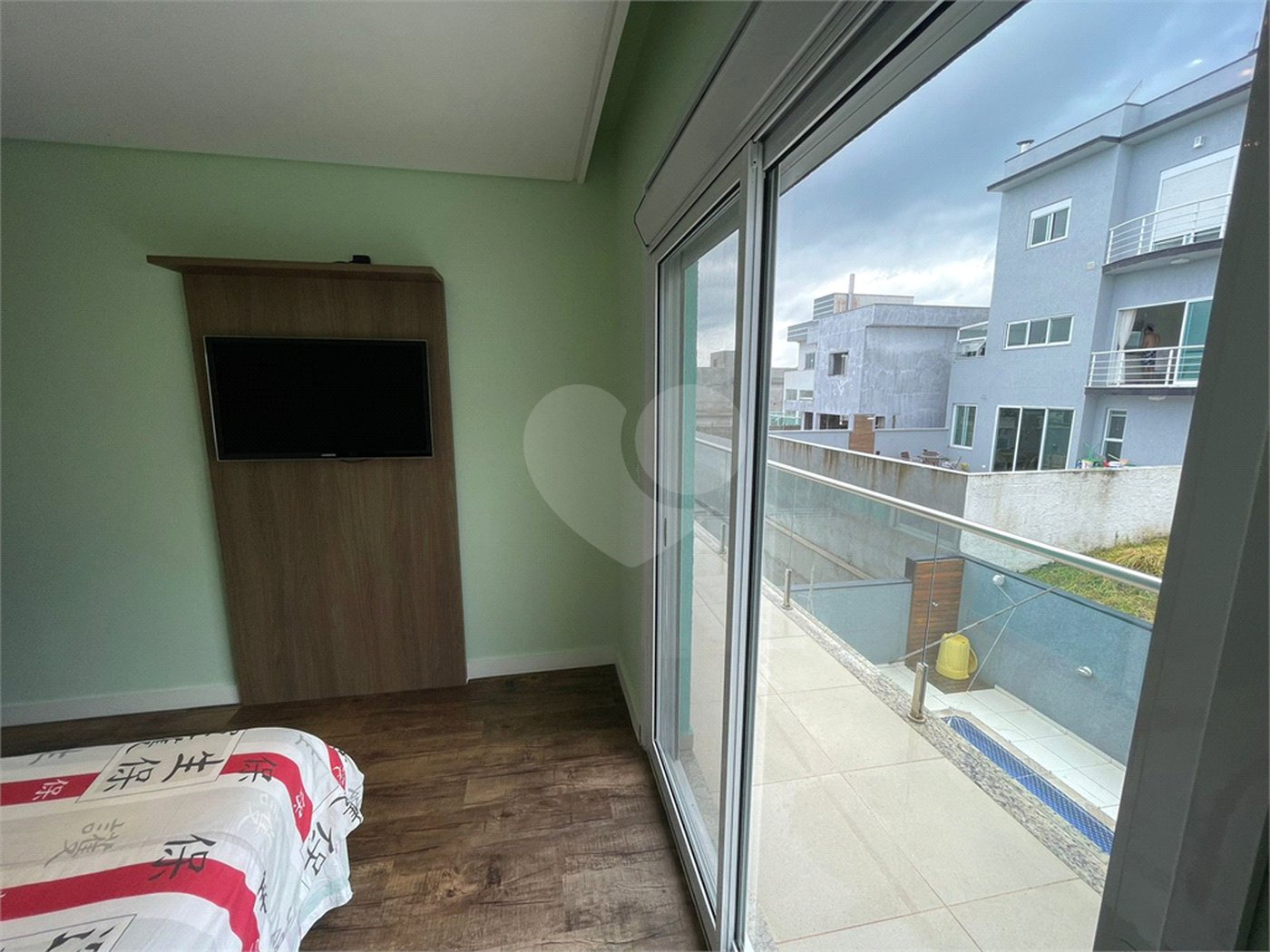 Casa à venda com 1 quarto, sendo 3 suítes, no condomínio Aruã Brisas I, Mogi das Cruzes - SP