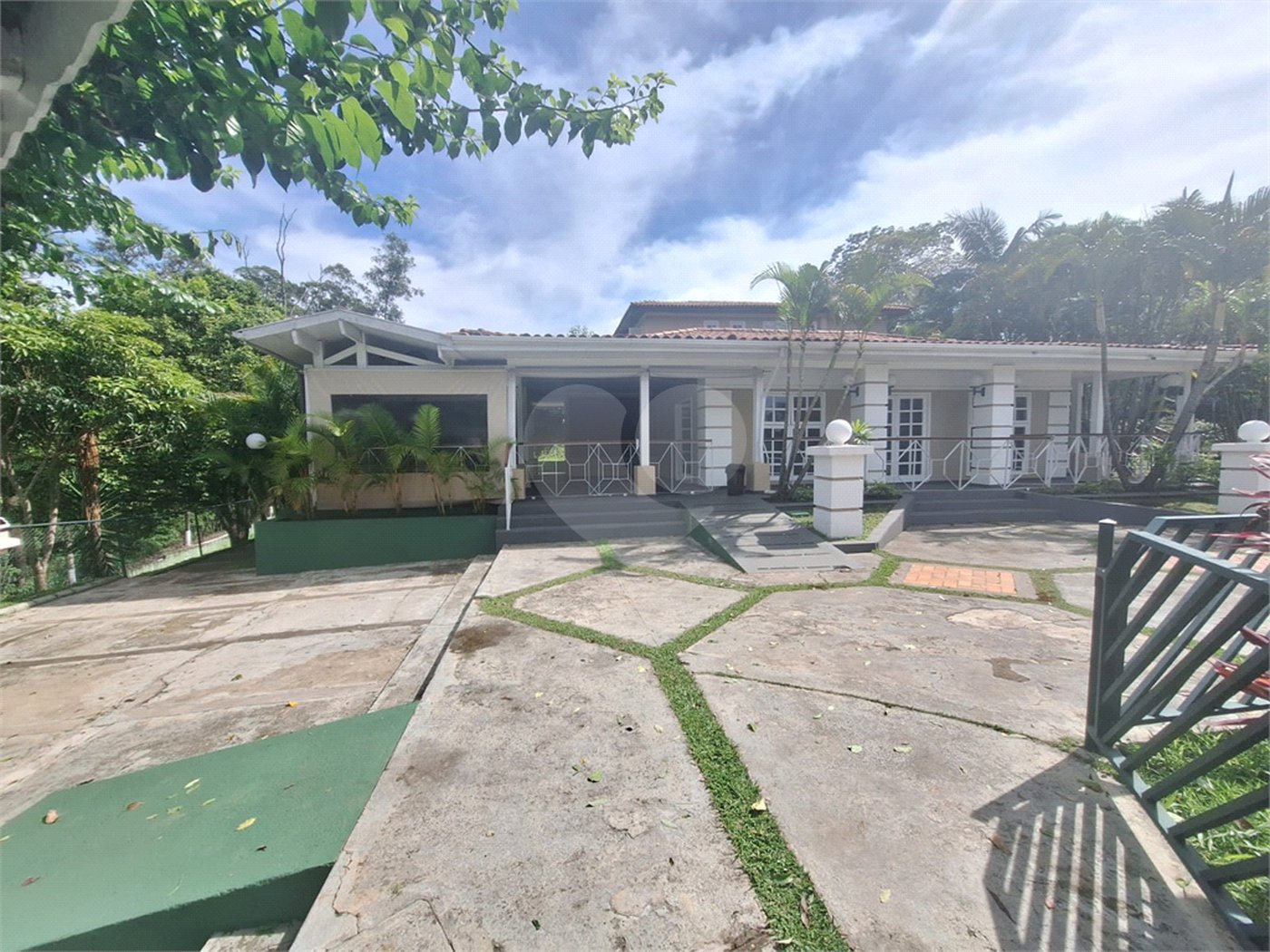 Casa à venda com 5 quartos, sendo 3 suítes,  no condomínio Vila Panamericana, São Paulo - SP