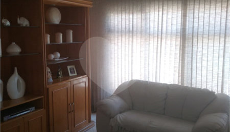 Casa à venda com 4 quartos, sendo 1 suíte,  em Vila Gustavo, São Paulo, SP